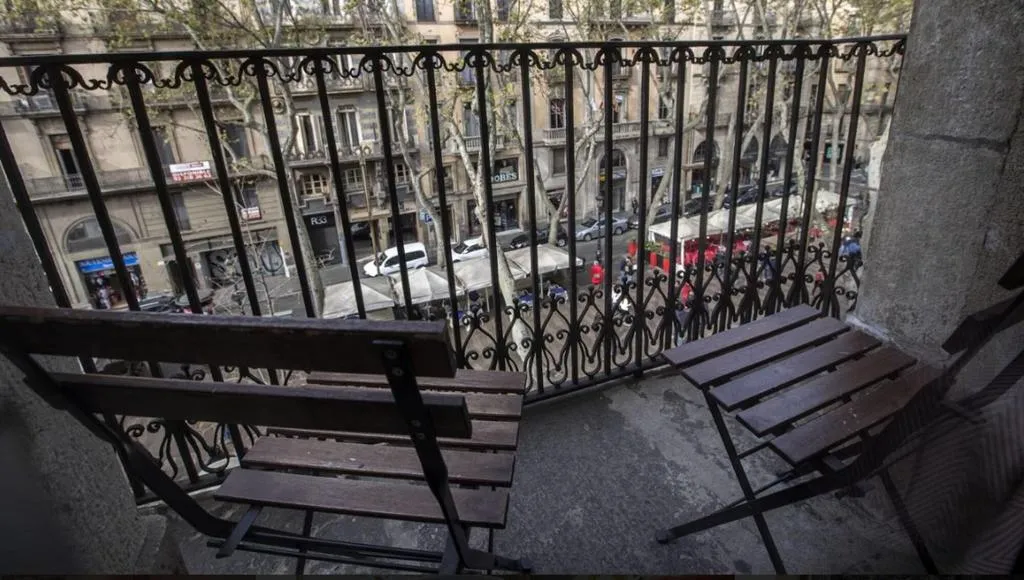 Room, Cuatro Naciones, Barcelona