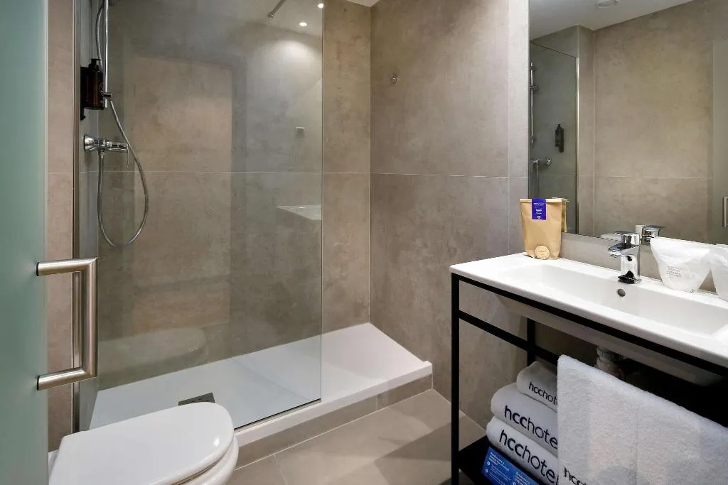 DOUBLE SINGLE USE WITH DOUBLE BED Room, Hcc Montblanc, Barcelona