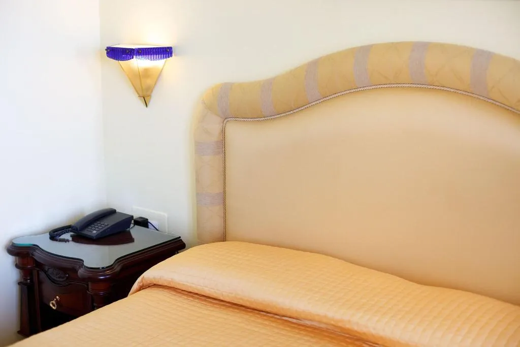 FAMILY ROOM QUEEN SIZE BED Room, Johanna Park, Naples