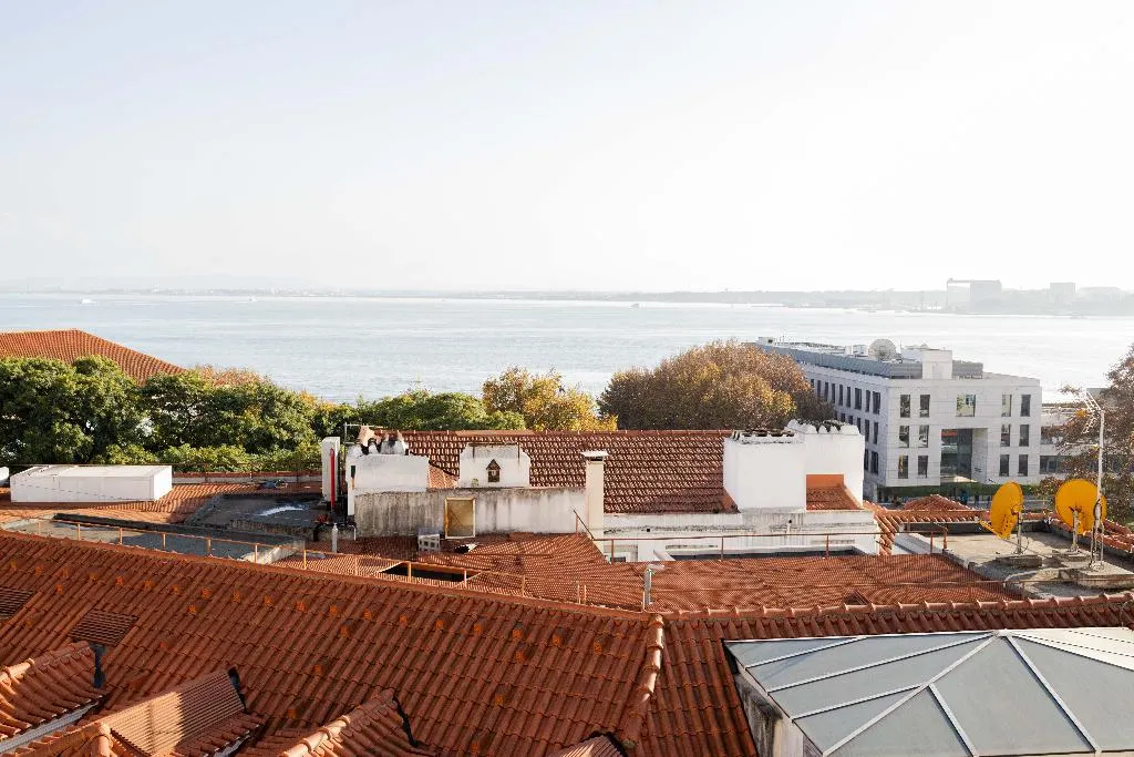 APARTMENT DELUXE ONE BEDROOM Room, Almaria - Edificio Da Corte, Lisbon