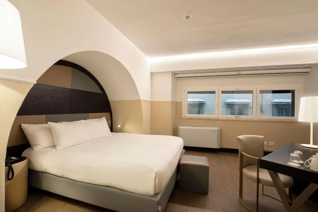 JUNIOR SUITE KING SIZE BED Room, Cosmopolita Hotel Rome, Tapestry Collection by Hil, Rome
