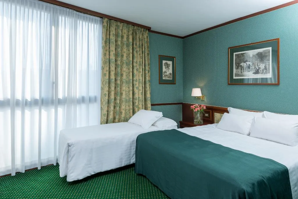 TRIPLE SUPERIOR Room, Leonardo Hotel Milan City Center, Milan