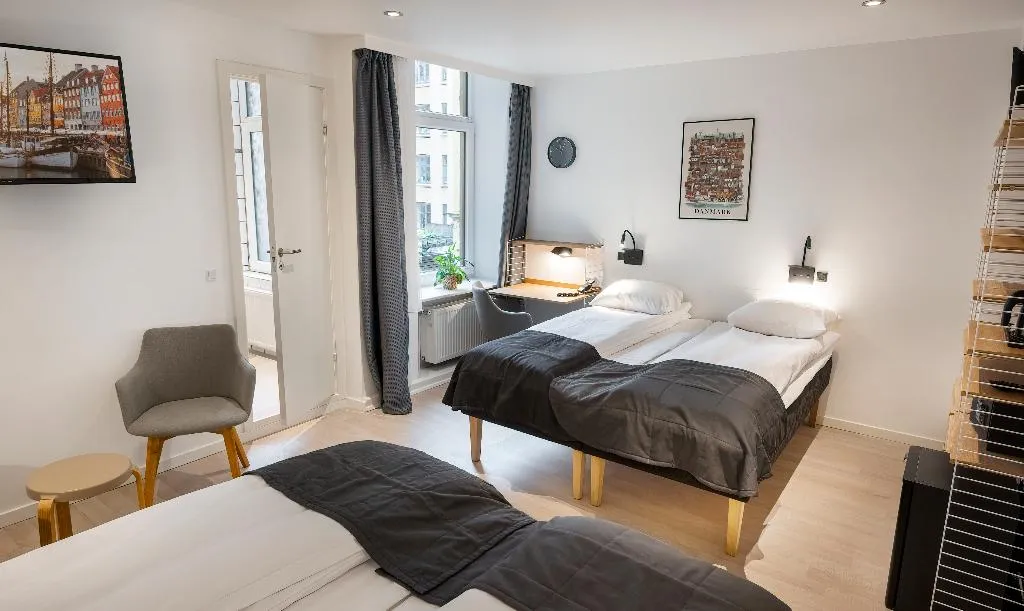 QUADRUPLE STANDARD Room, Go Hotel Ansgar, Copenhagen