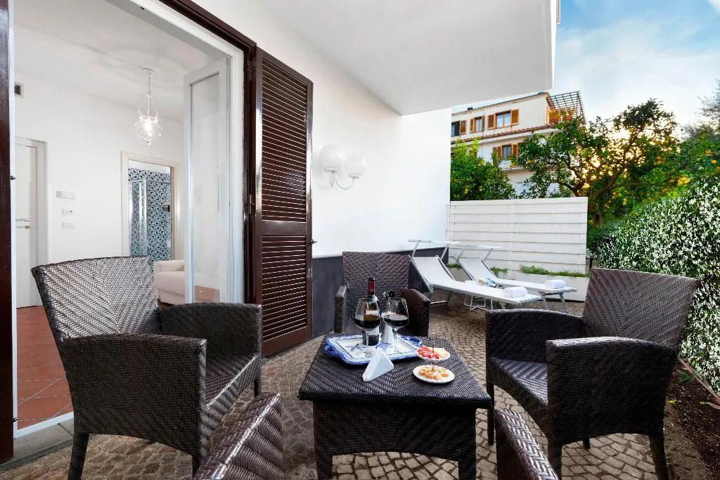 JUNIOR SUITE CAPACITY 4 Room, Villa Oriana Relais, Naples