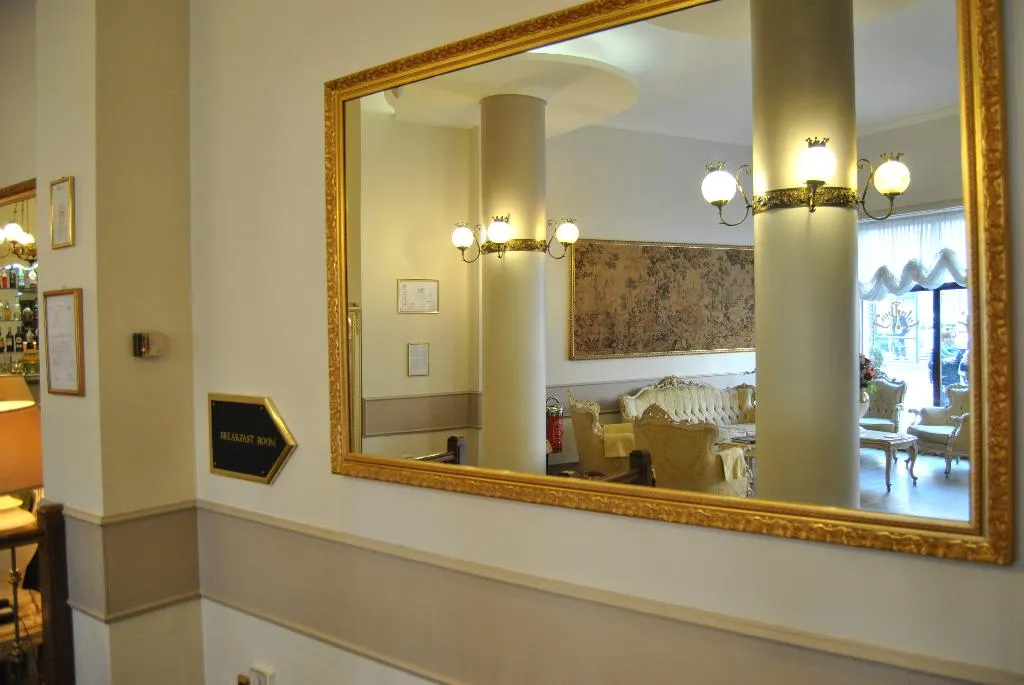 General view, King - Mokinba Hotels, Milan