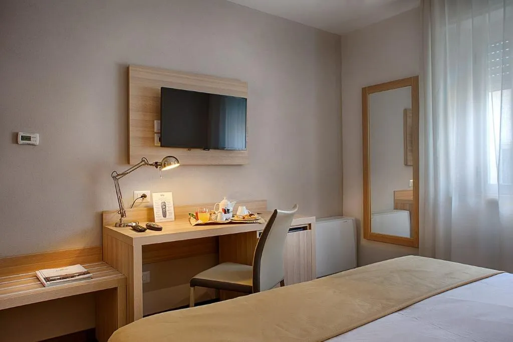 Room, American Hotel, Naples