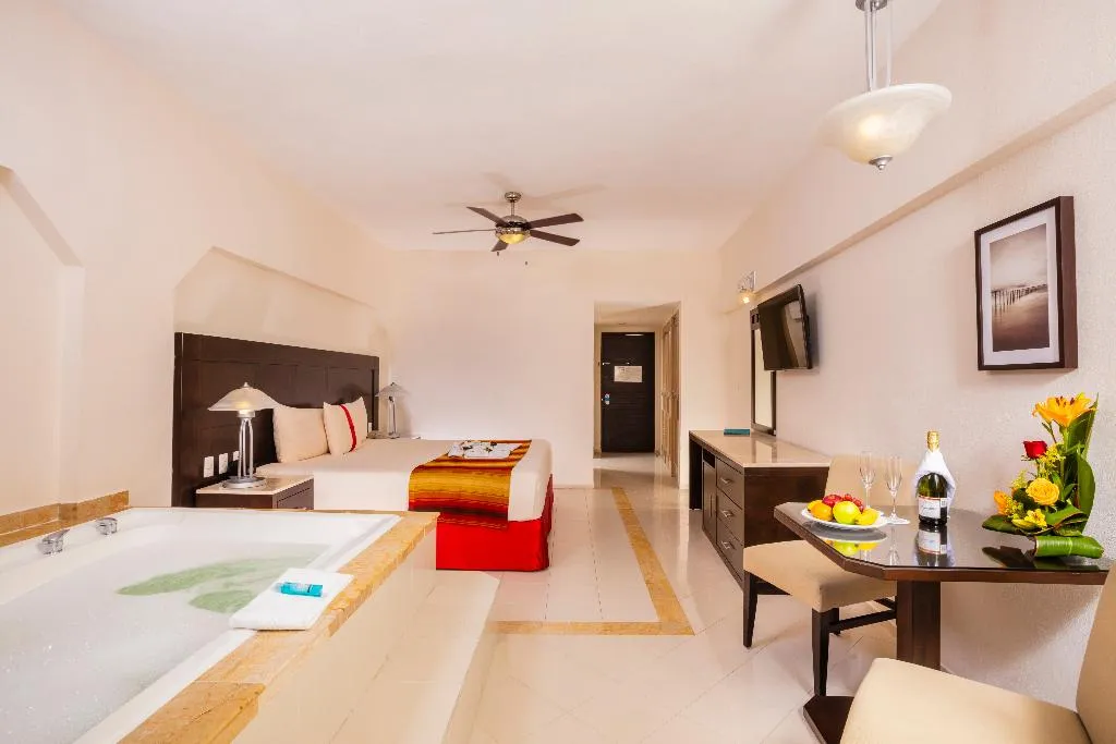 DOUBLE STANDARD Room, Crown Paradise Club Cancun All Inclusive, Cancun Area