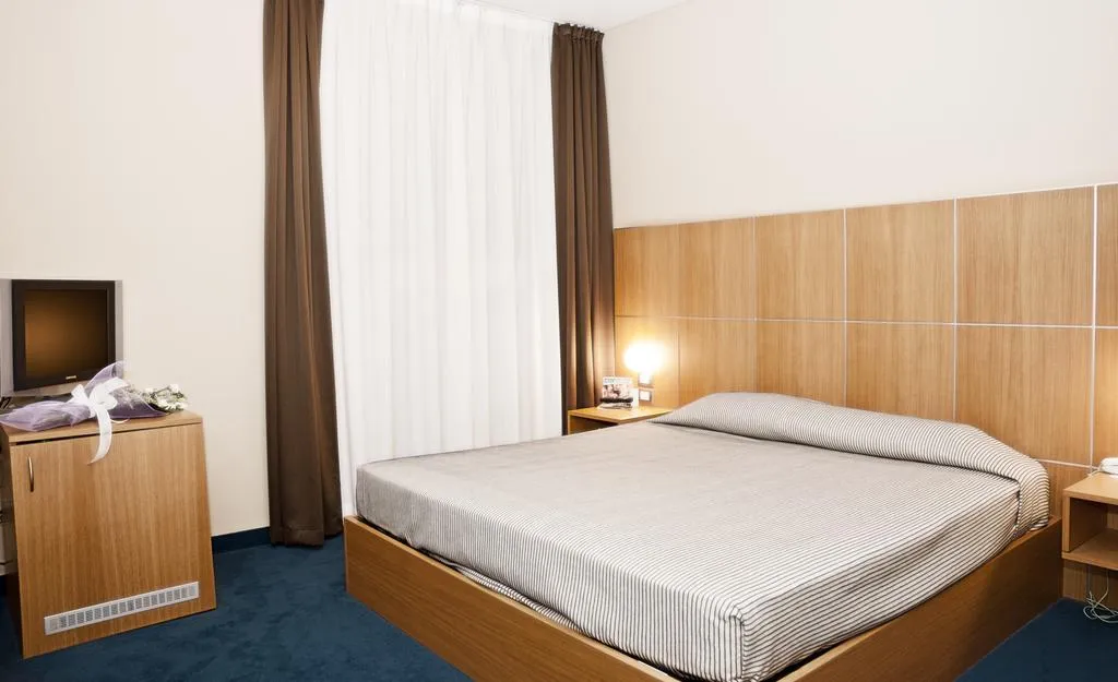 TRIPLE SUPERIOR Room, Delle Fiere, Milan