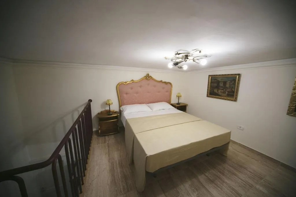 Room, Area Angioina Suites, Naples