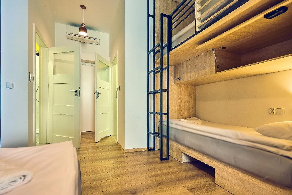 FAMILY ROOM CAPACITY 10 Room, Draggo House- Hostel, Krakow
