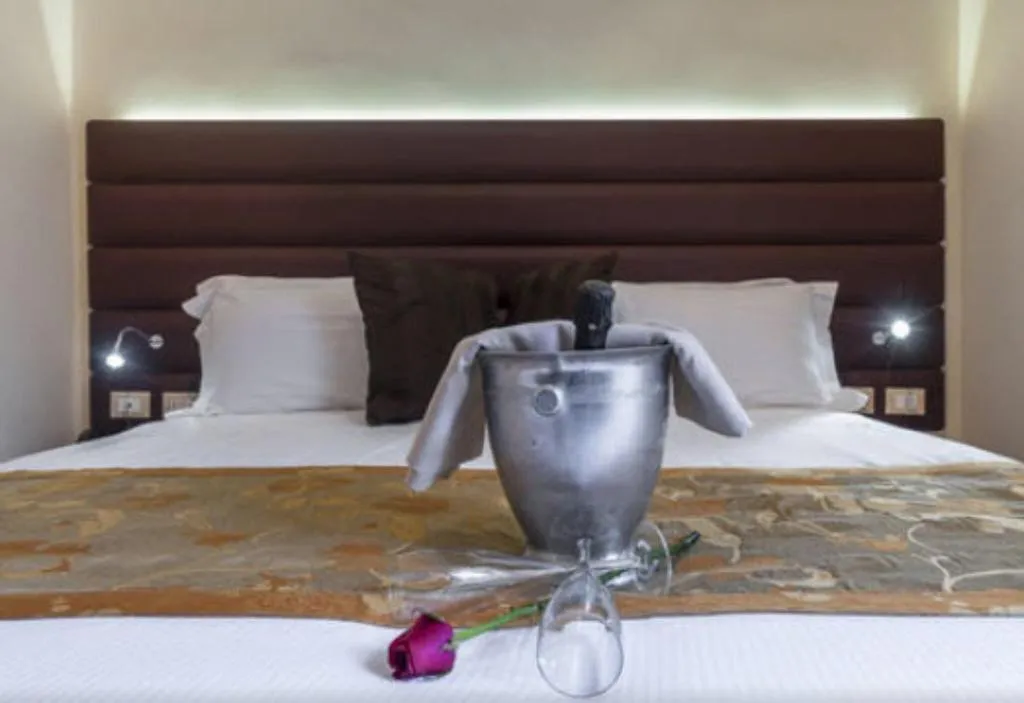 DOUBLE STANDARD Room, California, Rome