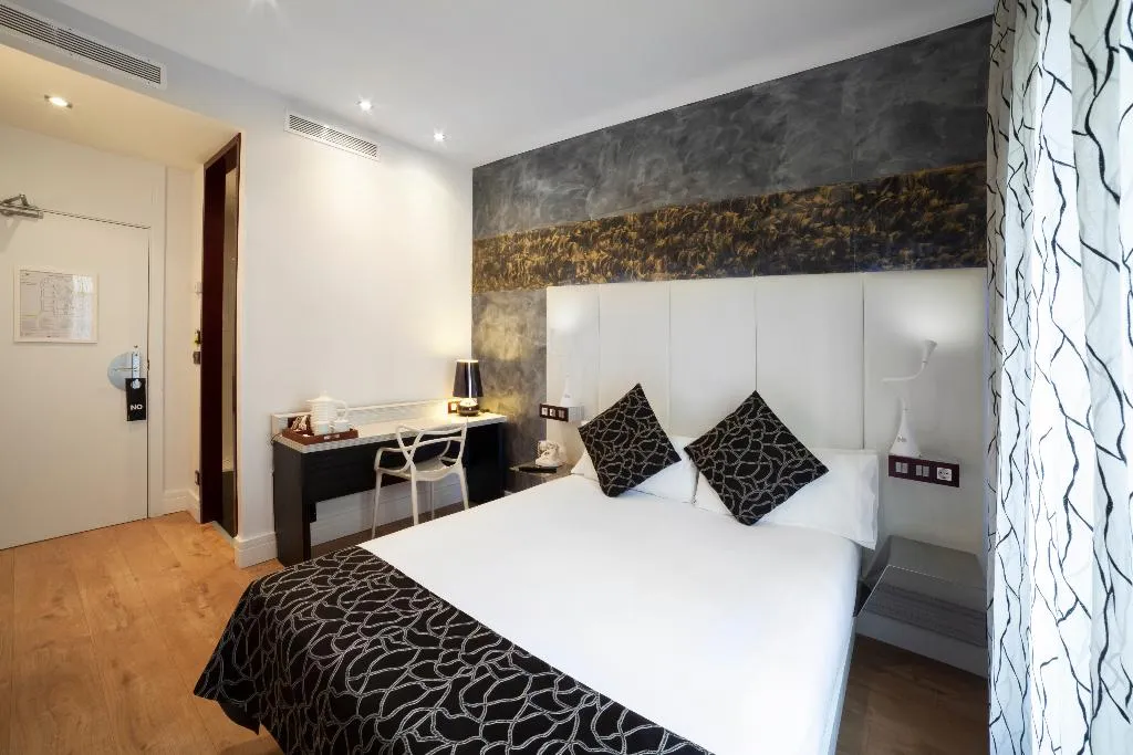 DOUBLE INNER Room, Petit Palace Savoy Alfonso XII, Madrid