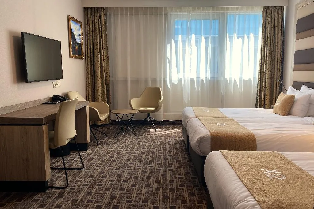 TRIPLE STANDARD Room, Xo Hotels Blue Square, Amsterdam