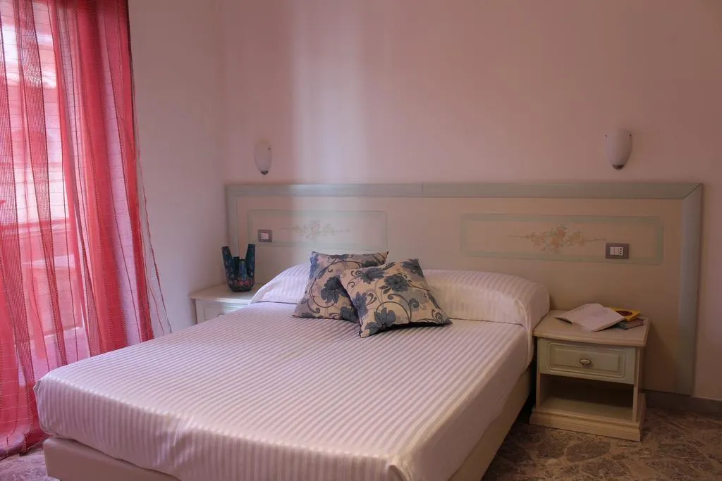 APARTMENT TWO BEDROOMS Room, Le Case Della Costa, Naples