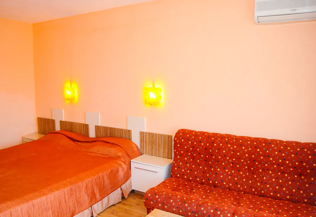 Room, Apolis, Bourgas