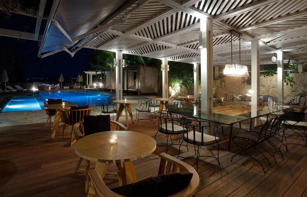 Bar, F Zeen, Kefallinia