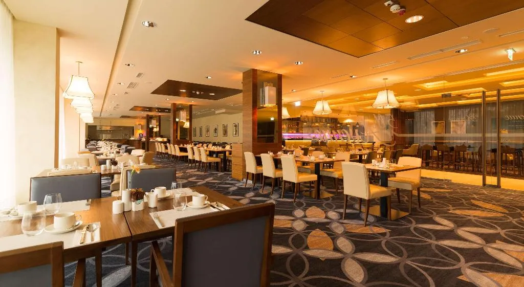 Restaurant, DoubleTree by Hilton Krakow Hotel & Convention Cen, Krakow