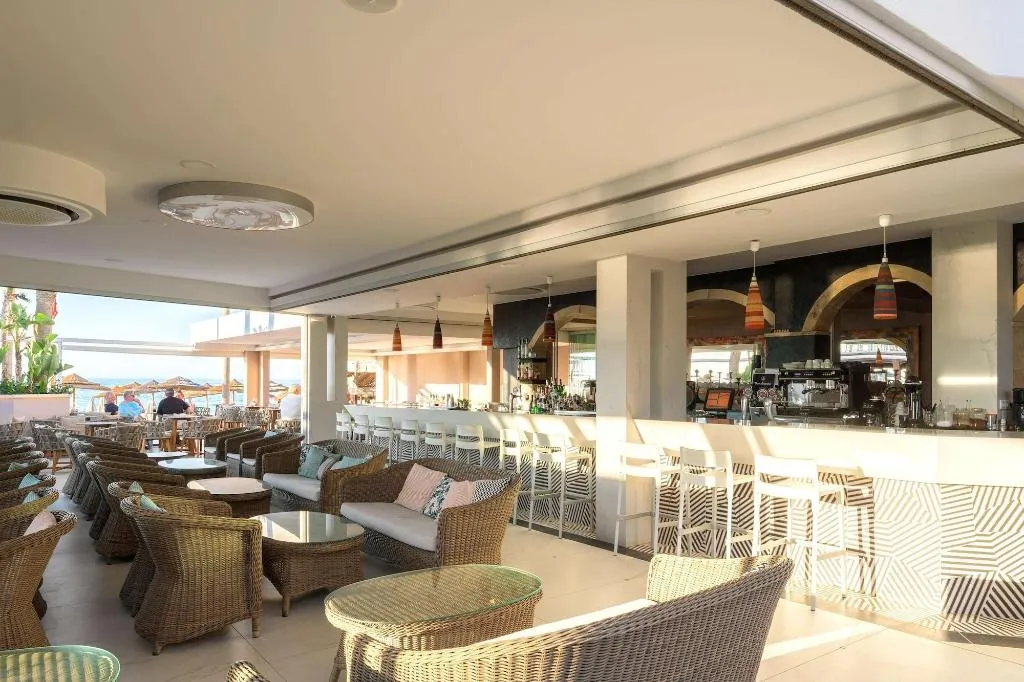 Bar, High Beach White, Crete