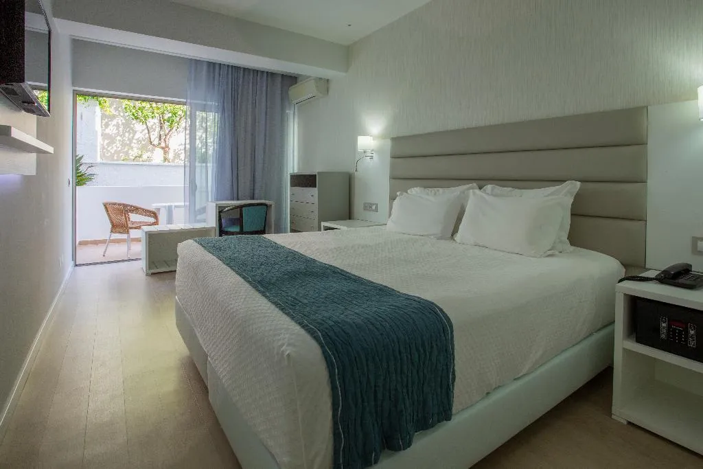 TWIN LAND VIEW Room, Carvi Beach Hotel, Algarve