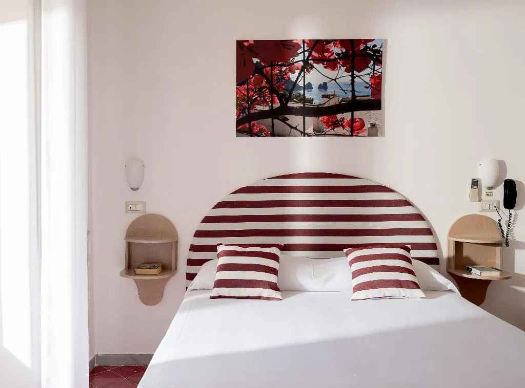 TRIPLE ONE BEDROOM ONE BATHROOM Room, Carmencita, Naples