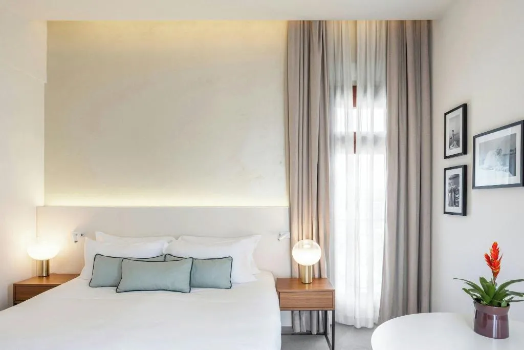 DOUBLE DELUXE KING BED Room, JW Venice, Venice