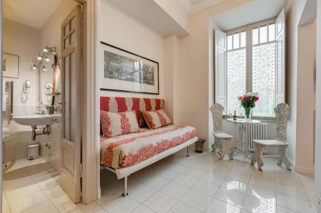 Room, Rome Charming Suites, Naples