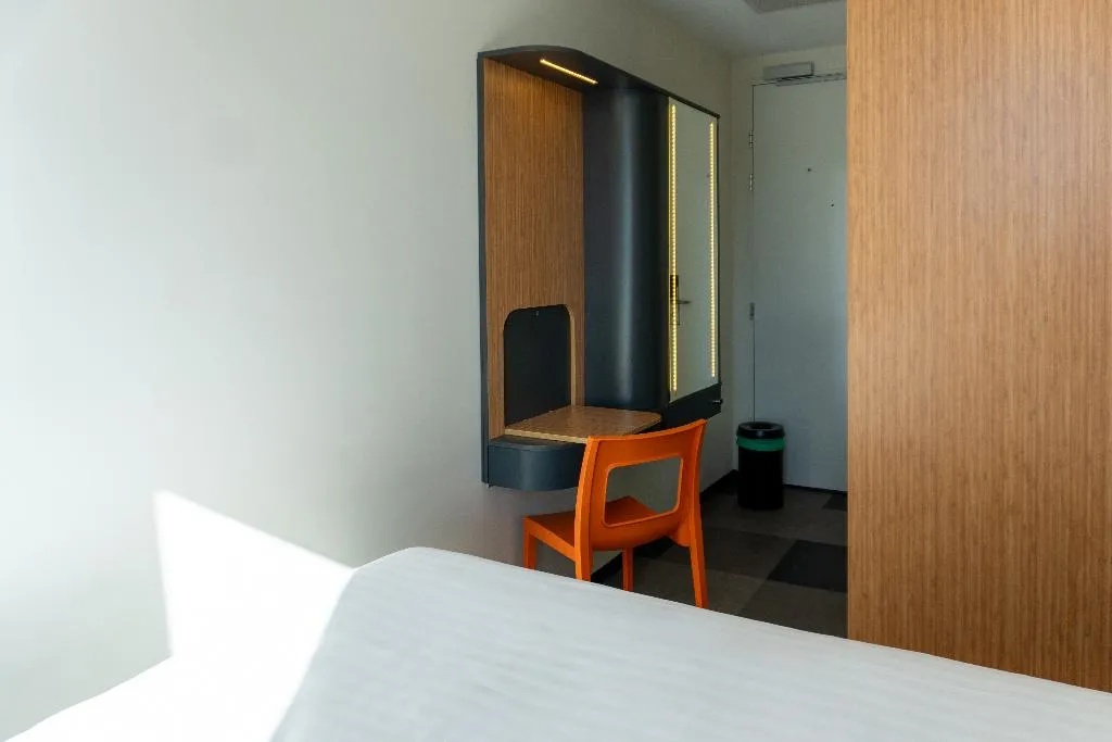 DOUBLE STANDARD Room, easyHotel Amsterdam Arena Boulevard, Amsterdam