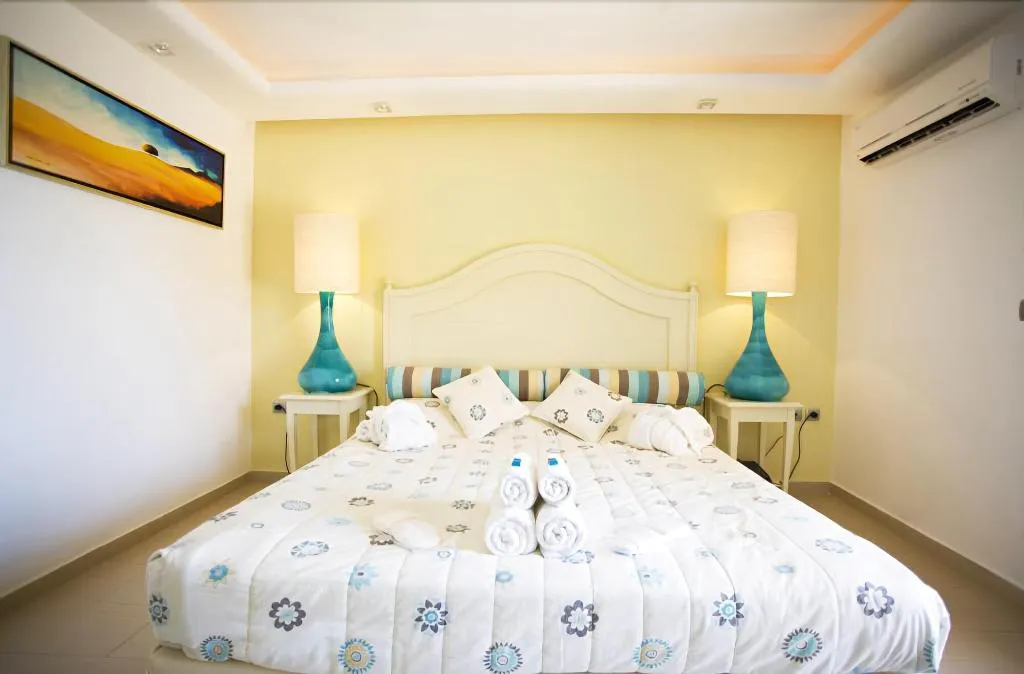 Room, Magic, Skiathos