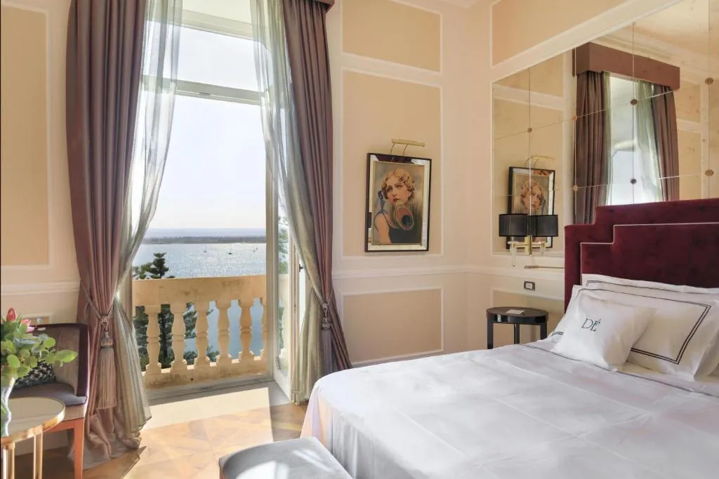 DOUBLE DELUXE SEA VIEW Room, Grand Hotel Des Étrangers, Catania