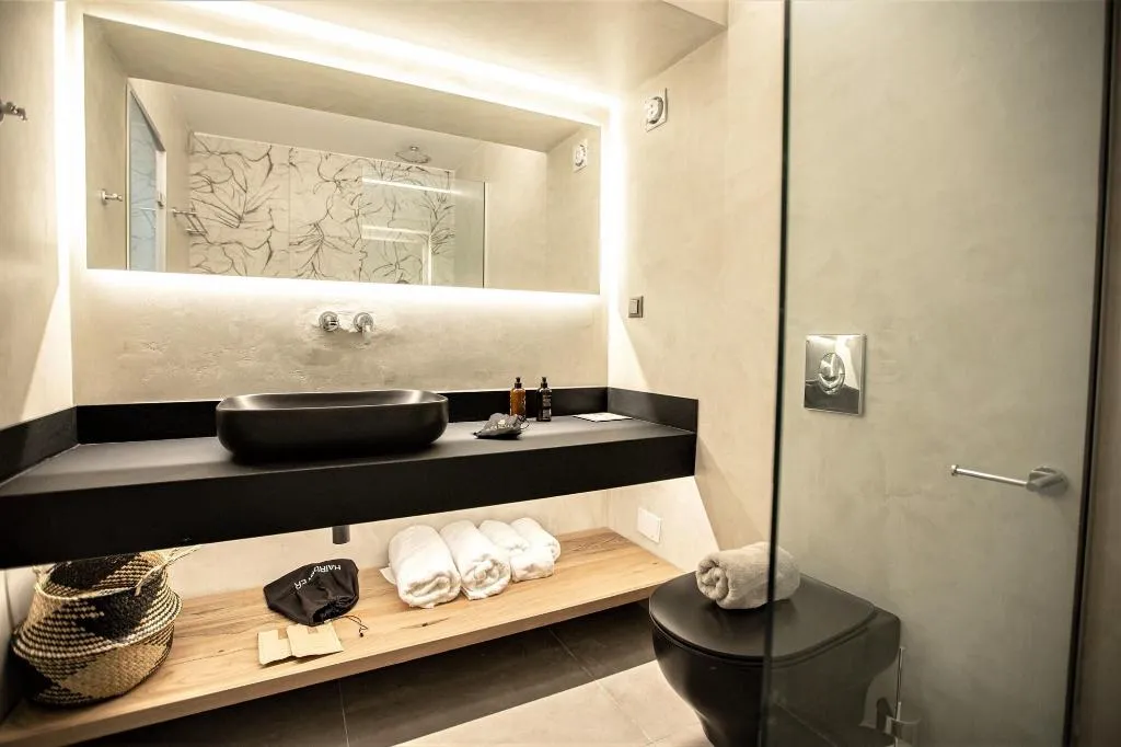 Room, Akrotiri Olympus Luxury Suites, Thessaloniki