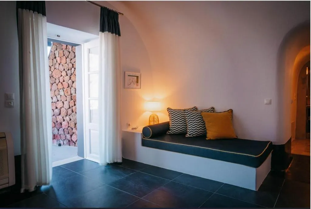SUITE KING SIZE BED Room, San Antonio, Santorini