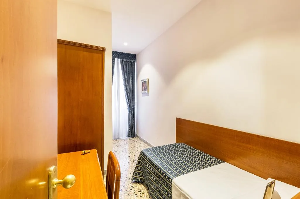 SINGLE STANDARD Room, Tempio di Pallade, Rome
