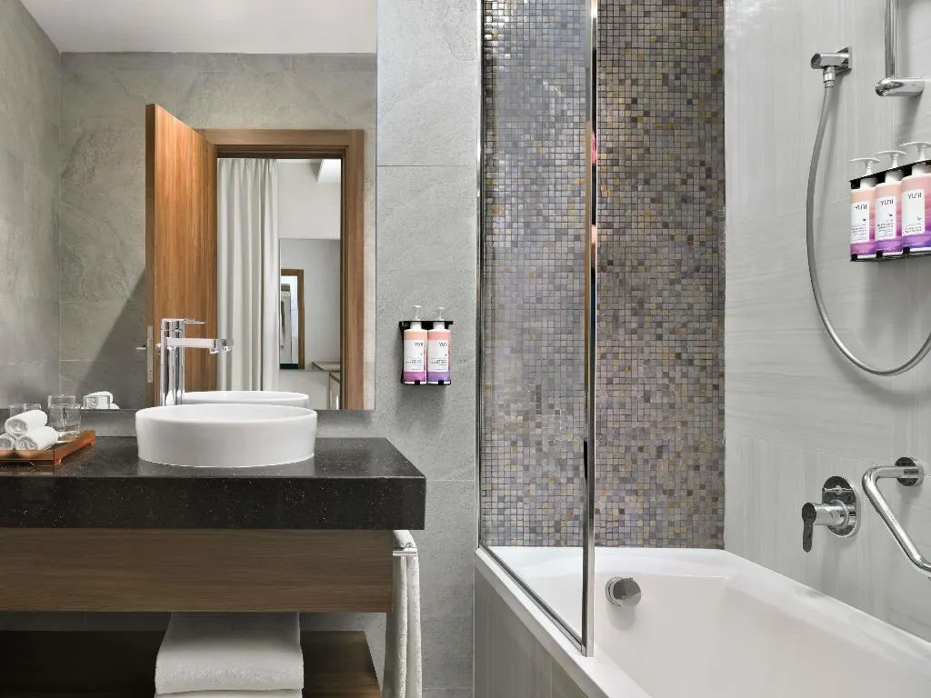 APARTMENT WITH VIEWS Room, Movenpick Hotel Apartments Downtown Dubai, Dubai