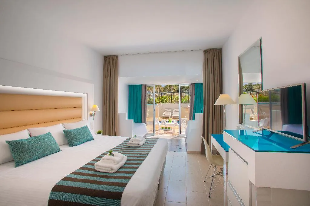 FAMILY ROOM POOL VIEW Room, Leonardo Cypria Bay, Cyprus