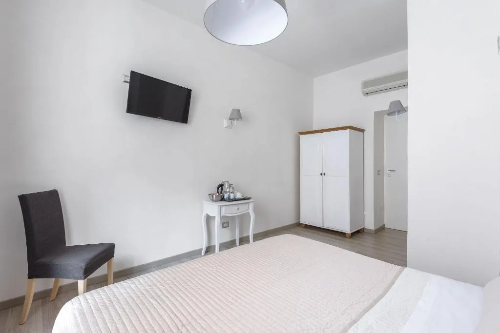 Room, Angolo Di Roma, Naples