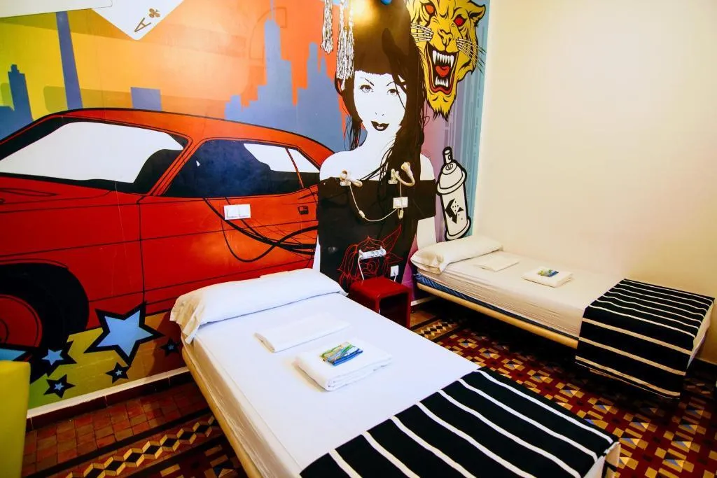 TWIN WITH SHARED BATHROOM Room, Home Youth Hostel, Valencia