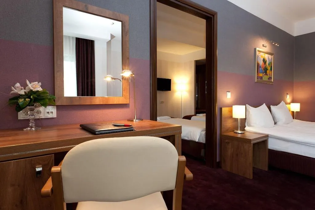 FAMILY ROOM WITH DOUBLE BED Room, Hotel Swing, Krakow