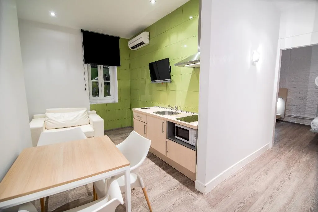APARTMENT CAPACITY 4 Room, Petit Palace Boquería Garden, Barcelona