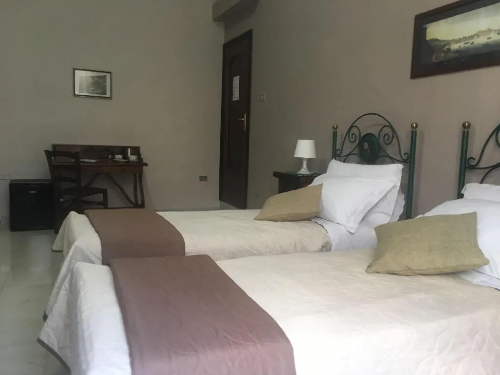 Room, Soggiorno Paradiso Due, Naples