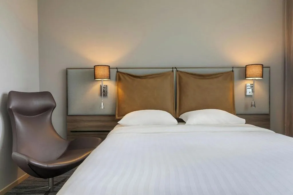 DOUBLE QUEEN SIZE BED Room, Moxy Milan Airport, Milan