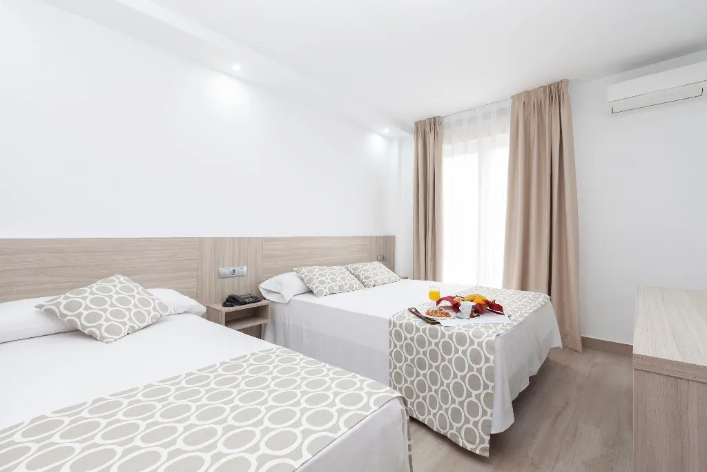 TRIPLE STANDARD Room, Olympia Ronda II, Valencia