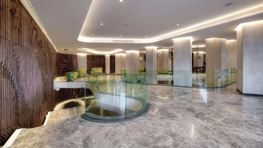 Lobby, Ax Odycy, Malta