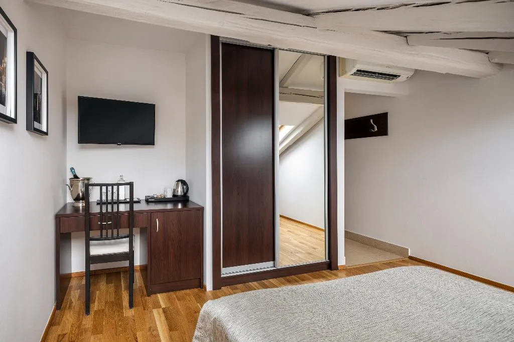 Double or Twin ONE BEDROOM Room, Hotel Unique, Prague