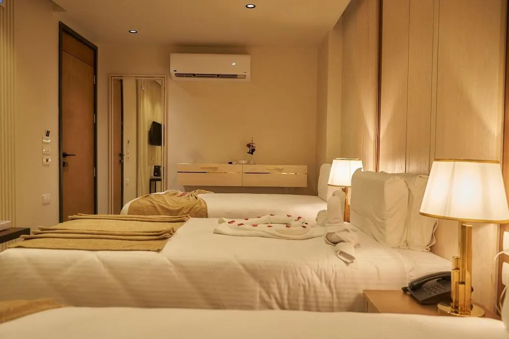Room, Gold's Pyramids Hotel, Cairo