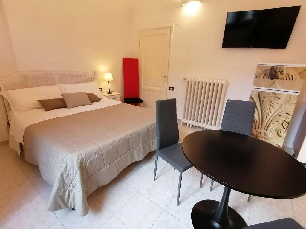 Room, B&B Leone X, Florence