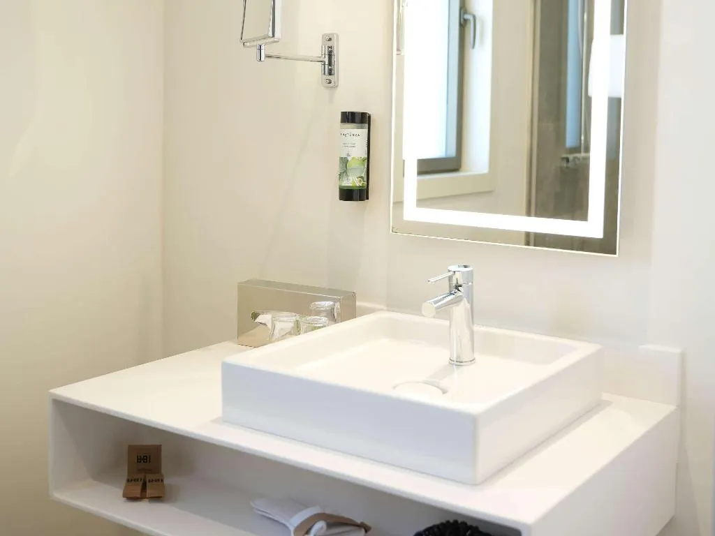 DOUBLE SUPERIOR WITH DOUBLE BED Room, Novotel Tunis Lac, Tunisia