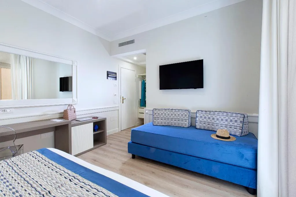 Double or Twin DELUXE WITH BALCONY Room, Michelangelo, Naples