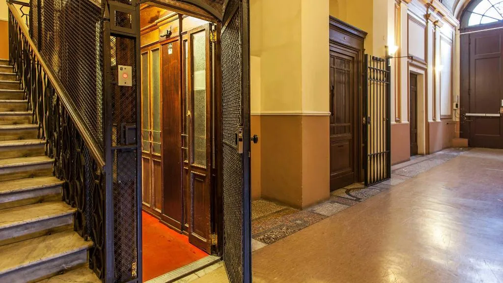 Lobby, Piemonte, Rome