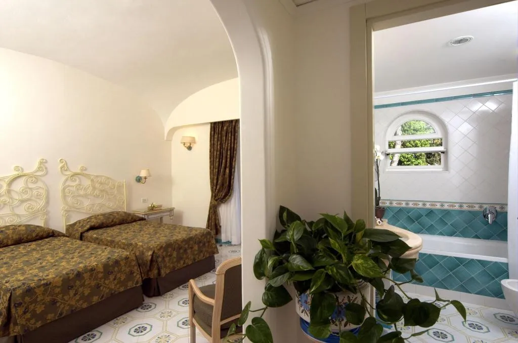 Room, Grand Hotel il Moresco, Naples