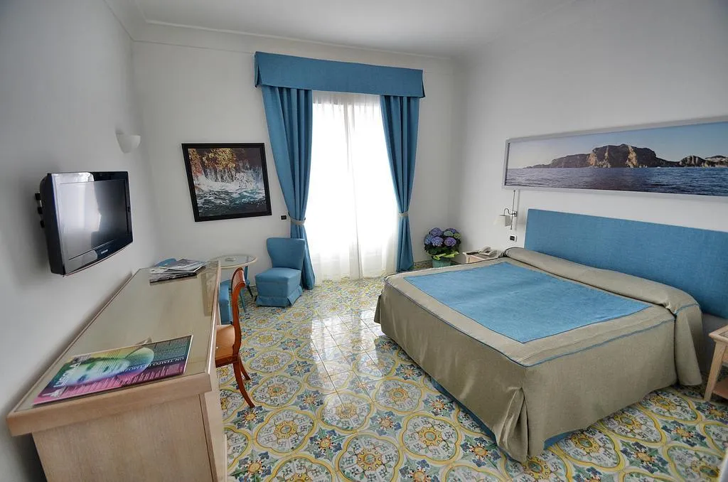 Room, Gatto Bianco, Naples